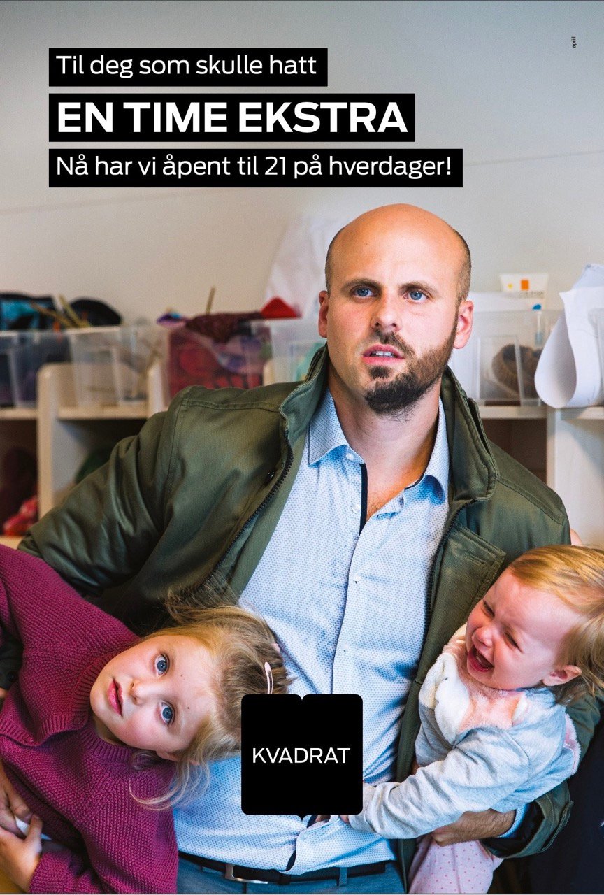 Bilde som viser kampanjeplakat for Kvadrat kjøpesenter om utvidet åpningstid, visualisert med en mann som har barbert halve ansiktet