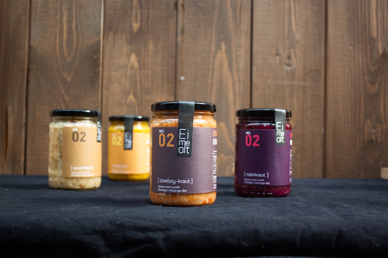 Bilde av forskjellige produkter fra EIMEALT, en lokal fermenteringsprodusent i Stavanger