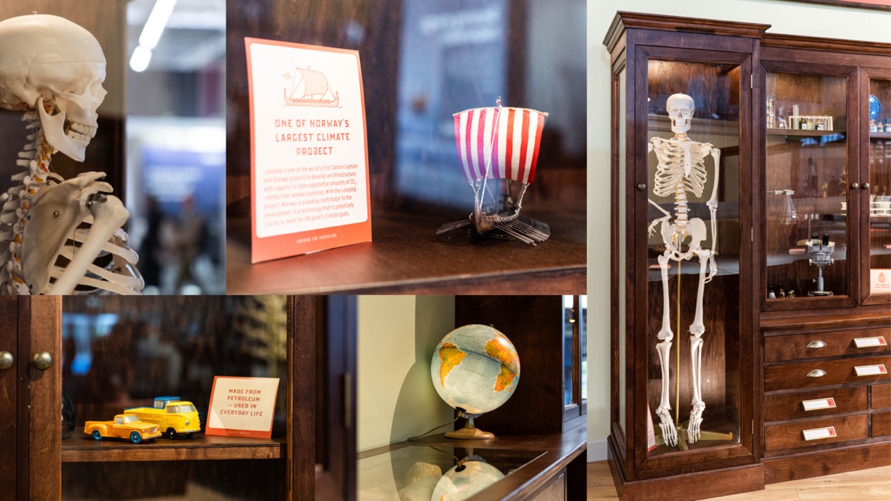 Oljedirektoratets stand på ONS i 2022, utformet som et klasserom for å illustrere hvordan andre land lærer av hva Norge gjør innen olje- og gassvirksomhet.